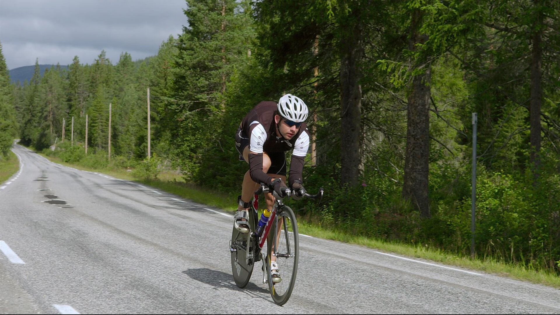 篮球运动品牌宣传推介活动全面展开，篮球运动宣传画