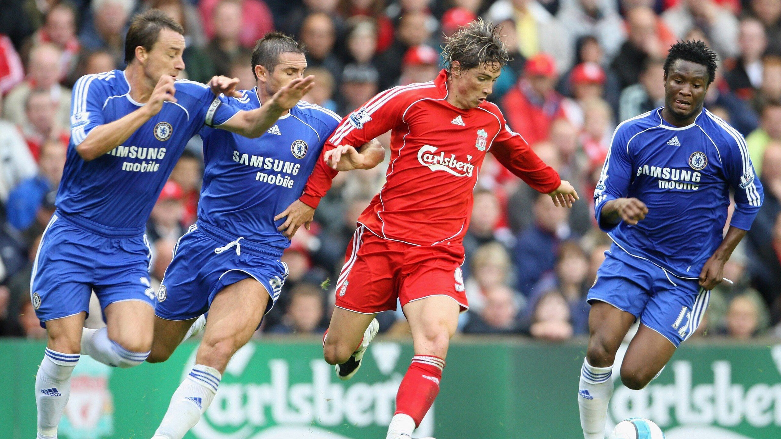 “英超豪门碰撞，争冠形势日趋激烈”，英超8大豪门